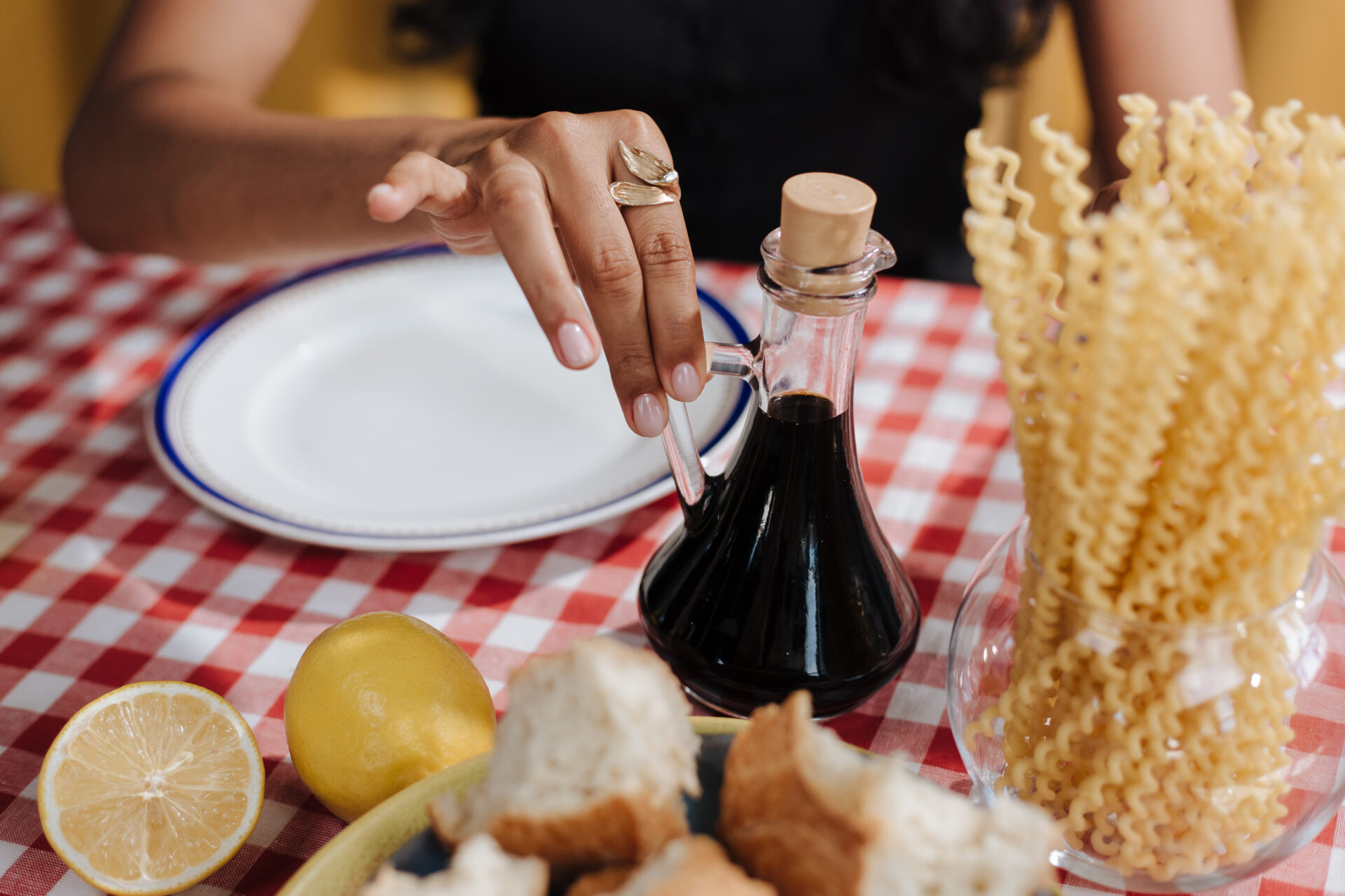 What's The Difference Between Cleaning Vinegar And Distilled Vinegar